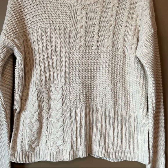 Abercrombie & Fitch Cream Cable Knit Sweater Size Medium - Picture 7 of 16